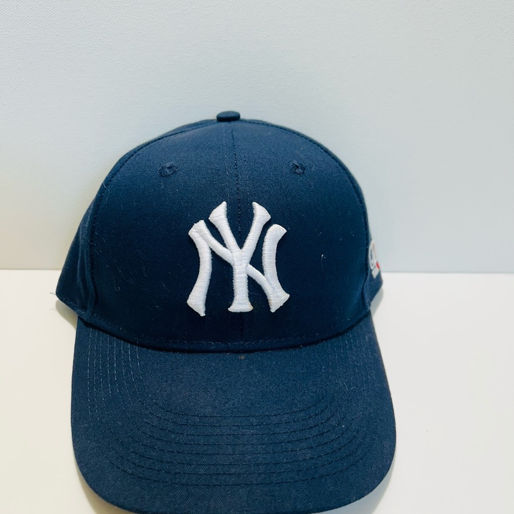 New York Yankees Navy Blue Baseball Cap with White Logo